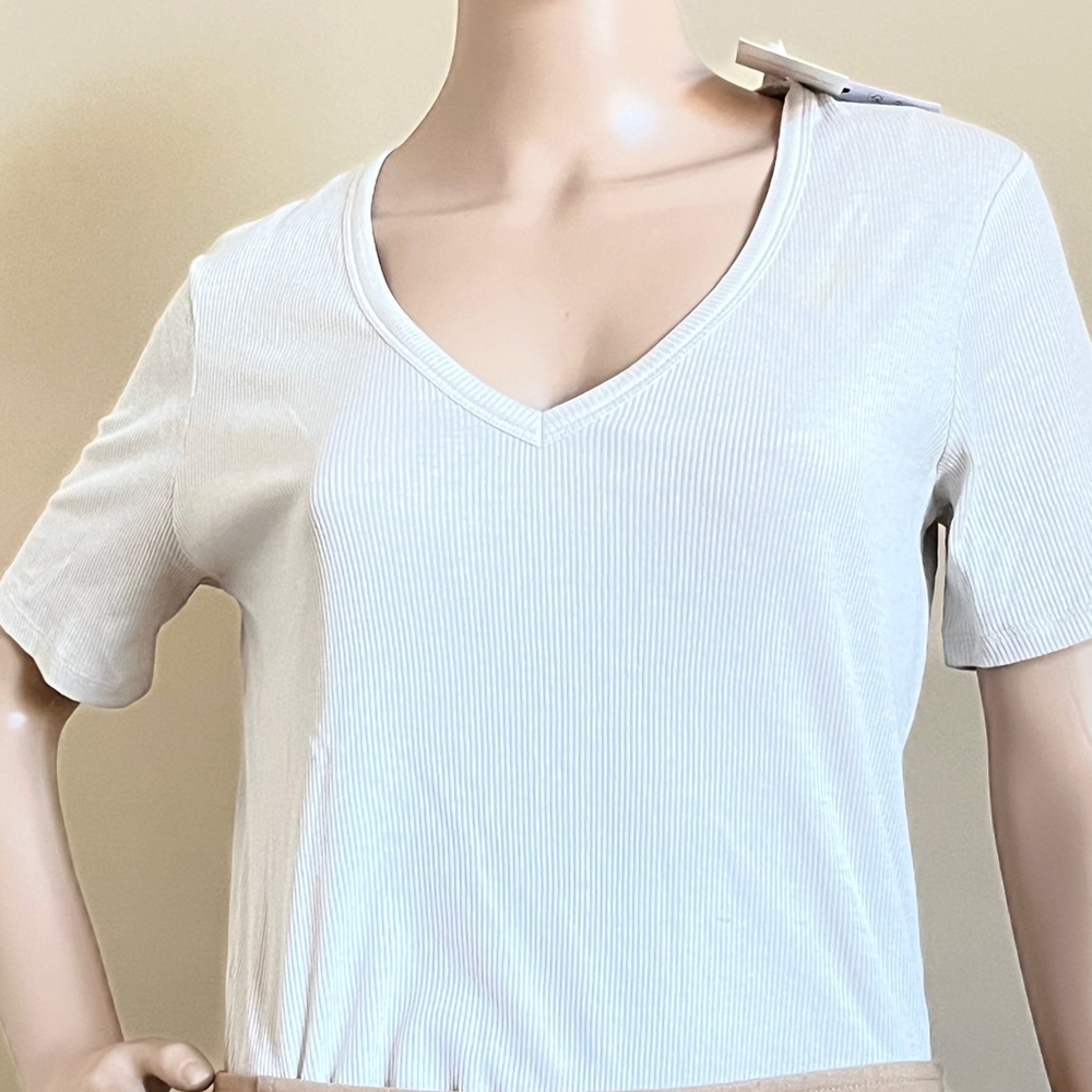 Majestic Filatures V-Neck Ribbed White Top - NEW